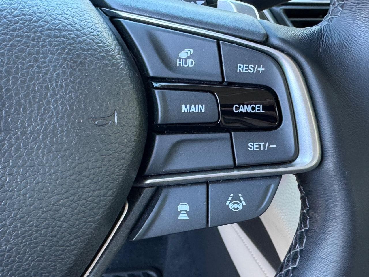 Honda Accord Sedan Vehicle Full-screen Gallery Image 22