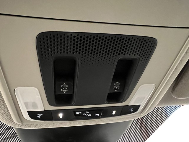 Honda Pilot Vehicle Full-screen Gallery Image 16