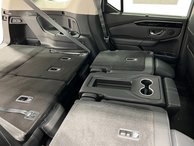 Honda Pilot Vehicle Full-screen Gallery Image 33