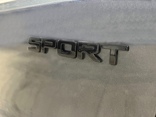 Honda CR-V Hybrid Vehicle Full-screen Gallery Image 07