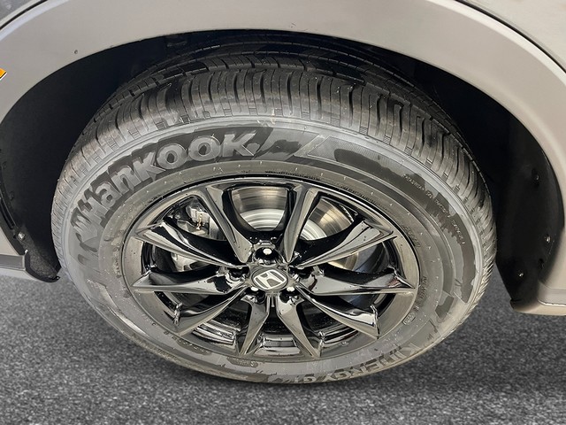 Honda CR-V Hybrid Vehicle Full-screen Gallery Image 11