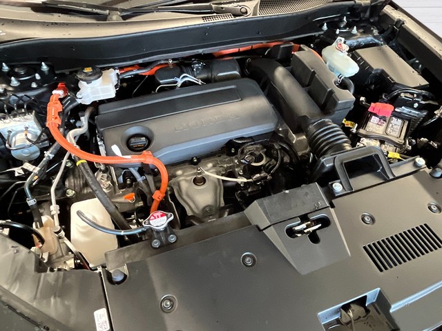 Honda CR-V Hybrid Vehicle Full-screen Gallery Image 12