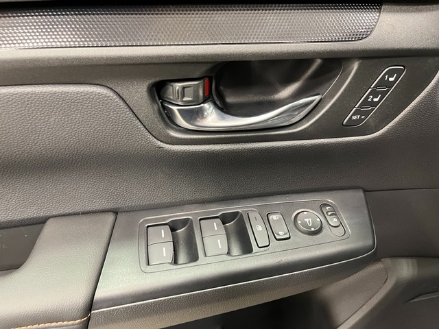 Honda CR-V Hybrid Vehicle Full-screen Gallery Image 15