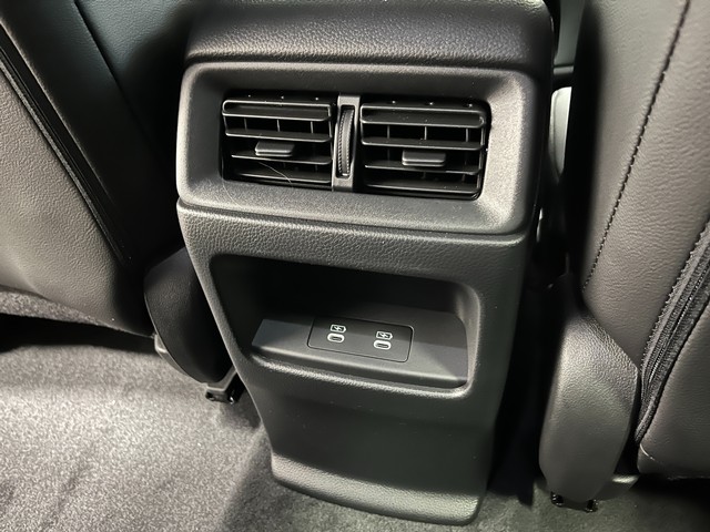 Honda CR-V Hybrid Vehicle Full-screen Gallery Image 26