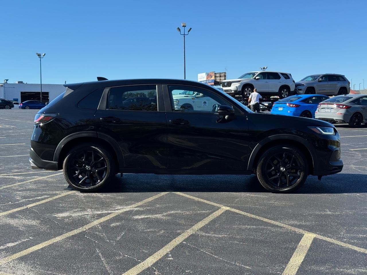 Honda HR-V Vehicle Full-screen Gallery Image 02