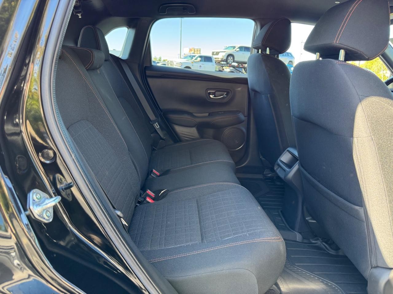 Honda HR-V Vehicle Full-screen Gallery Image 10