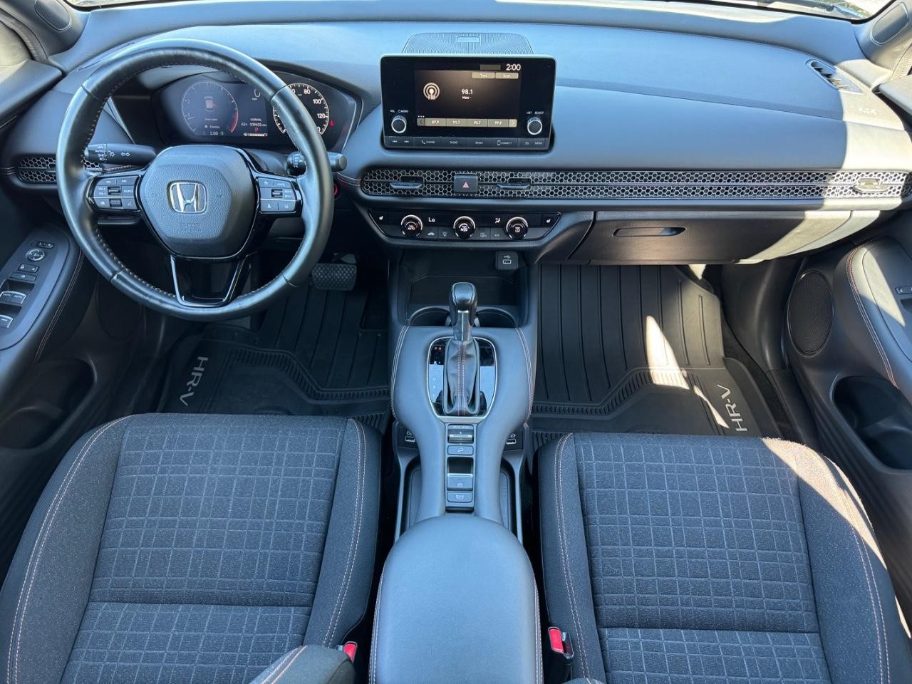 Honda HR-V Vehicle Full-screen Gallery Image 11