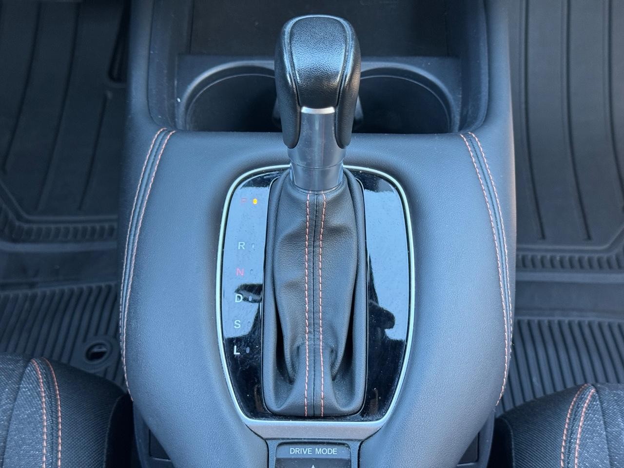 Honda HR-V Vehicle Full-screen Gallery Image 15