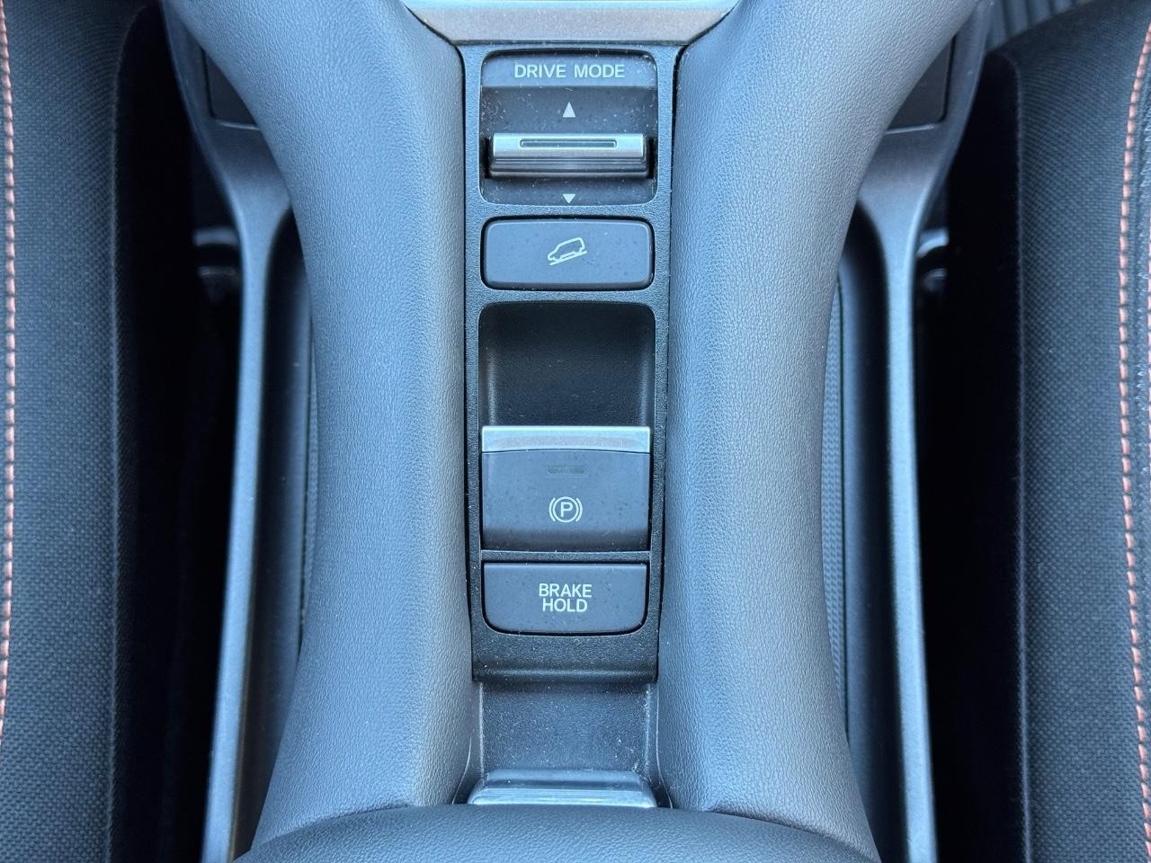 Honda HR-V Vehicle Full-screen Gallery Image 16