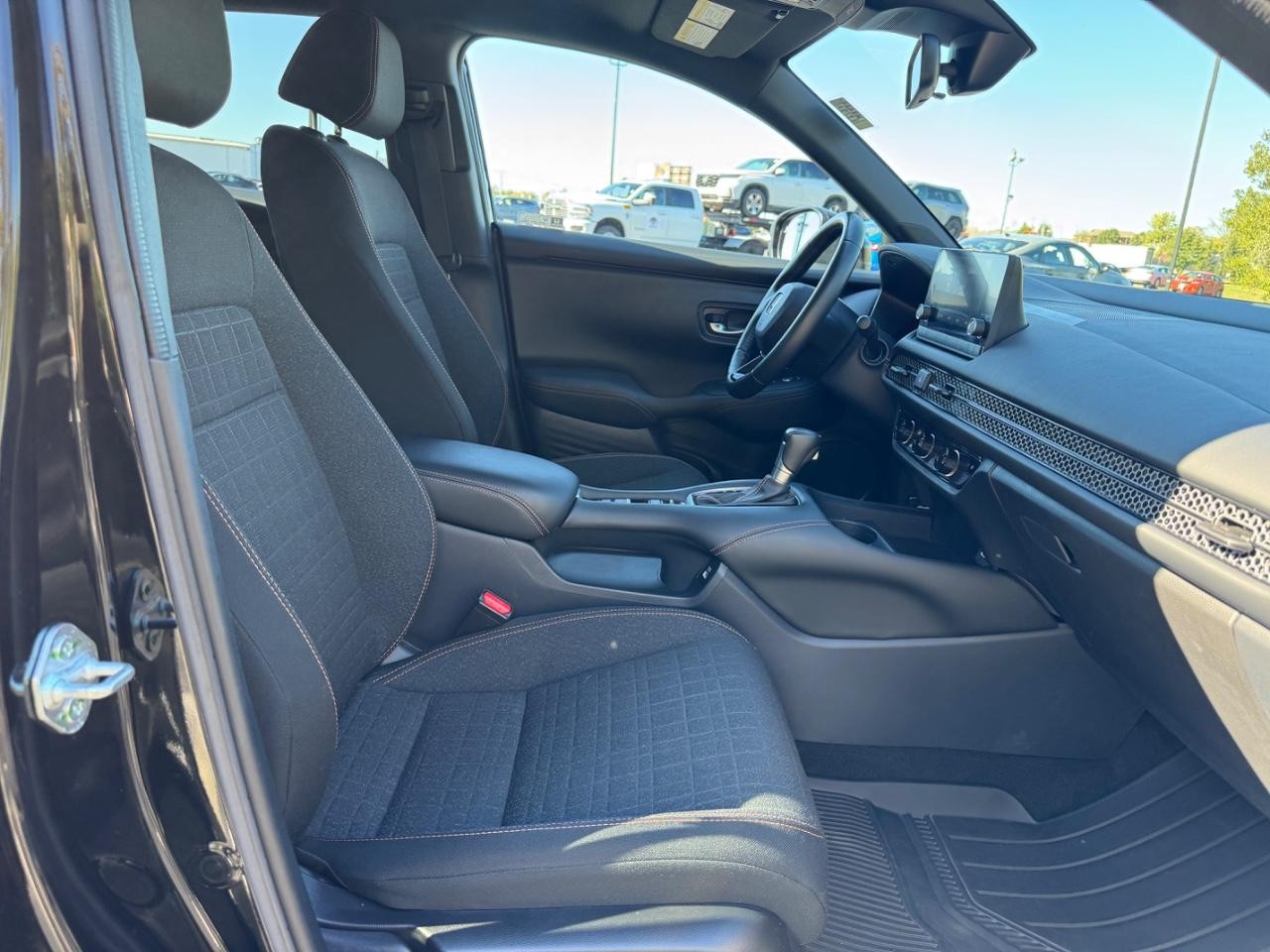 Honda HR-V Vehicle Full-screen Gallery Image 17