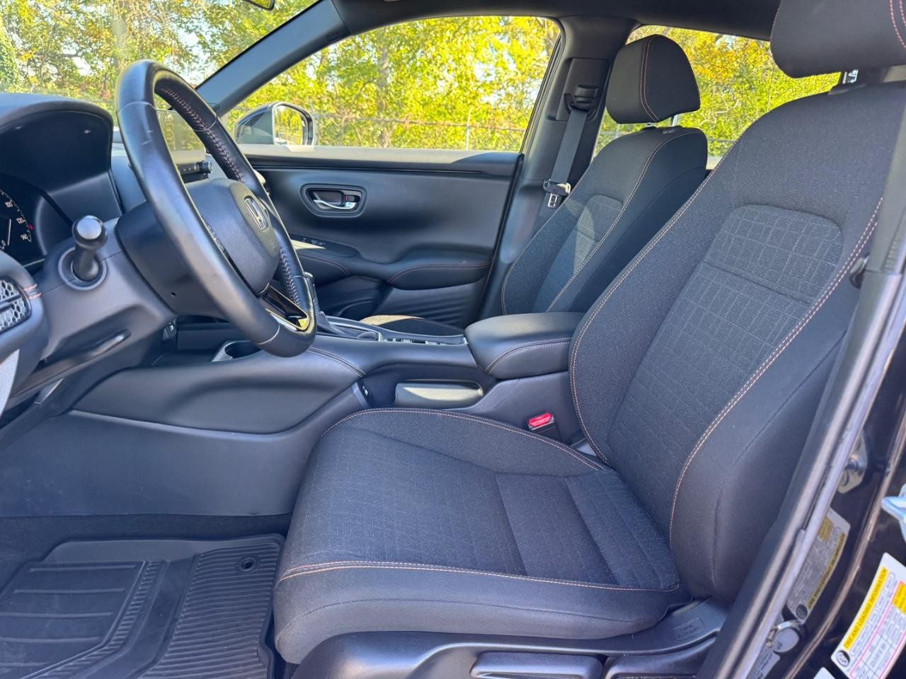 Honda HR-V Vehicle Full-screen Gallery Image 18