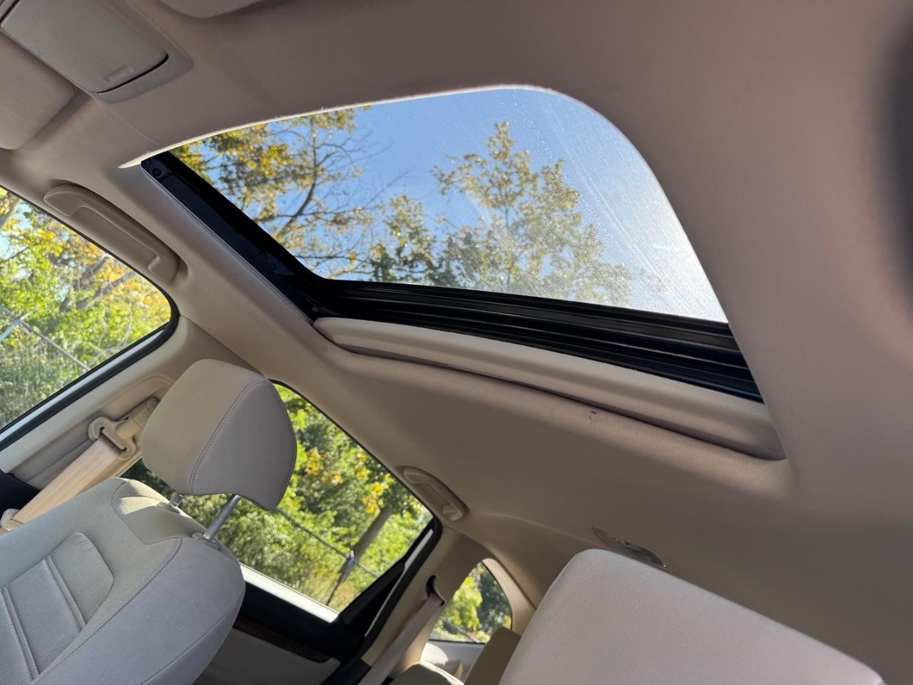 Honda CR-V Vehicle Full-screen Gallery Image 18