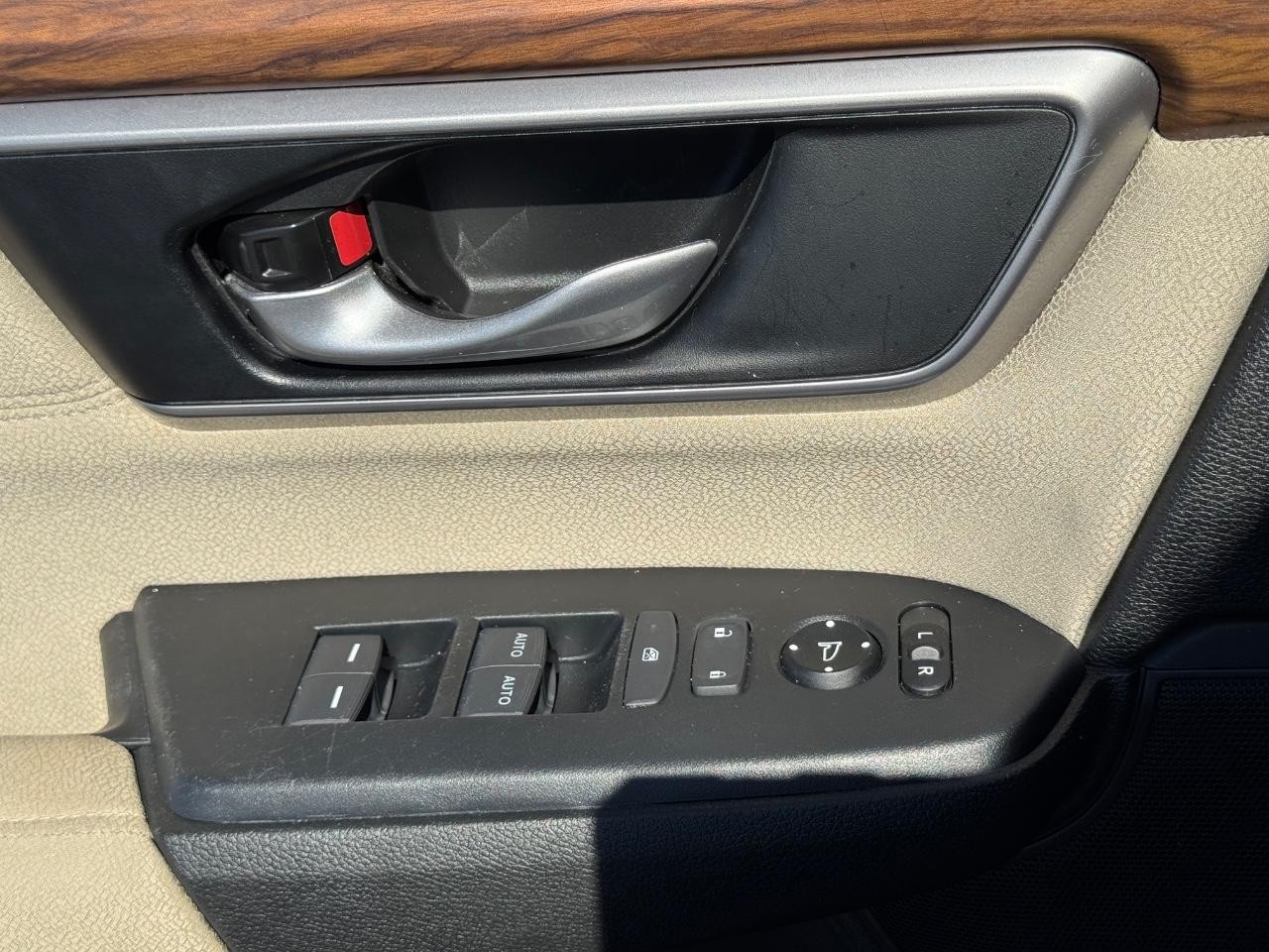 Honda CR-V Vehicle Full-screen Gallery Image 24