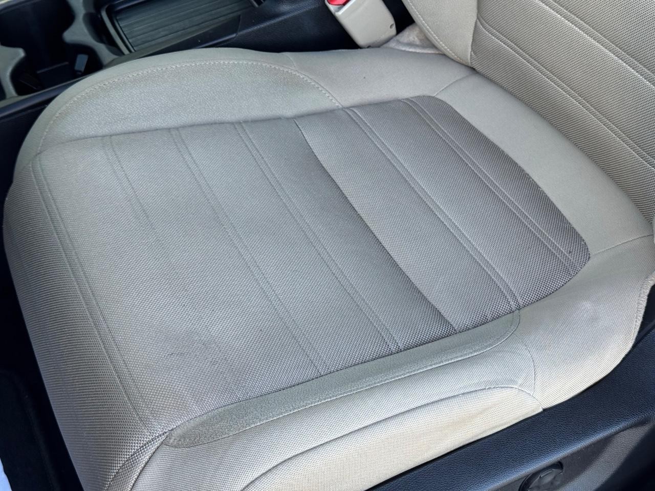 Honda CR-V Vehicle Full-screen Gallery Image 25