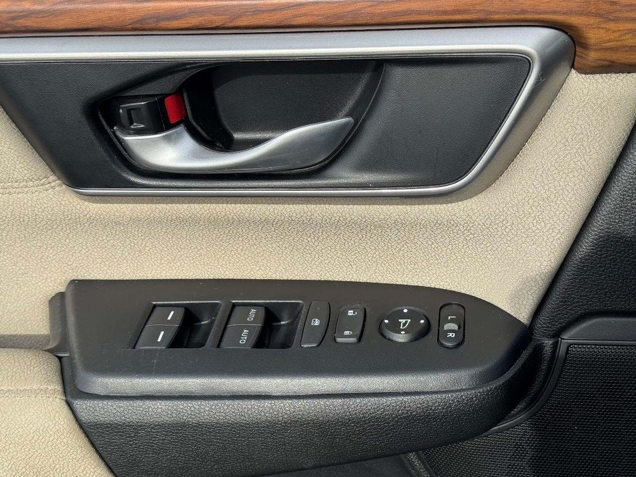 Honda CR-V Vehicle Full-screen Gallery Image 50