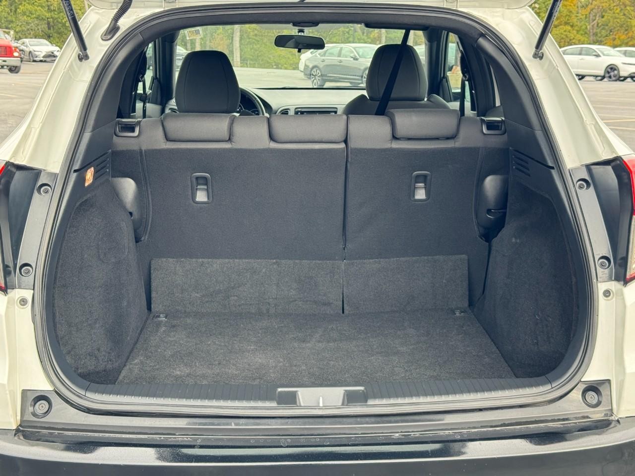 Honda HR-V Vehicle Full-screen Gallery Image 04