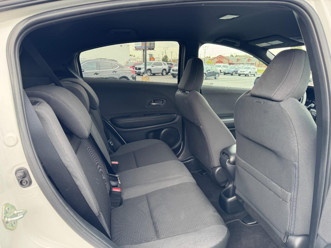 Honda HR-V Vehicle Full-screen Gallery Image 10