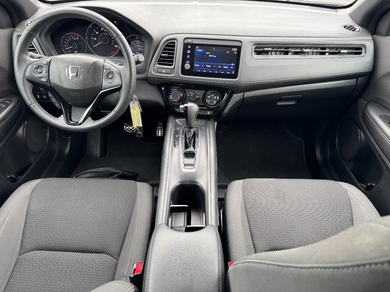 Honda HR-V Vehicle Full-screen Gallery Image 11