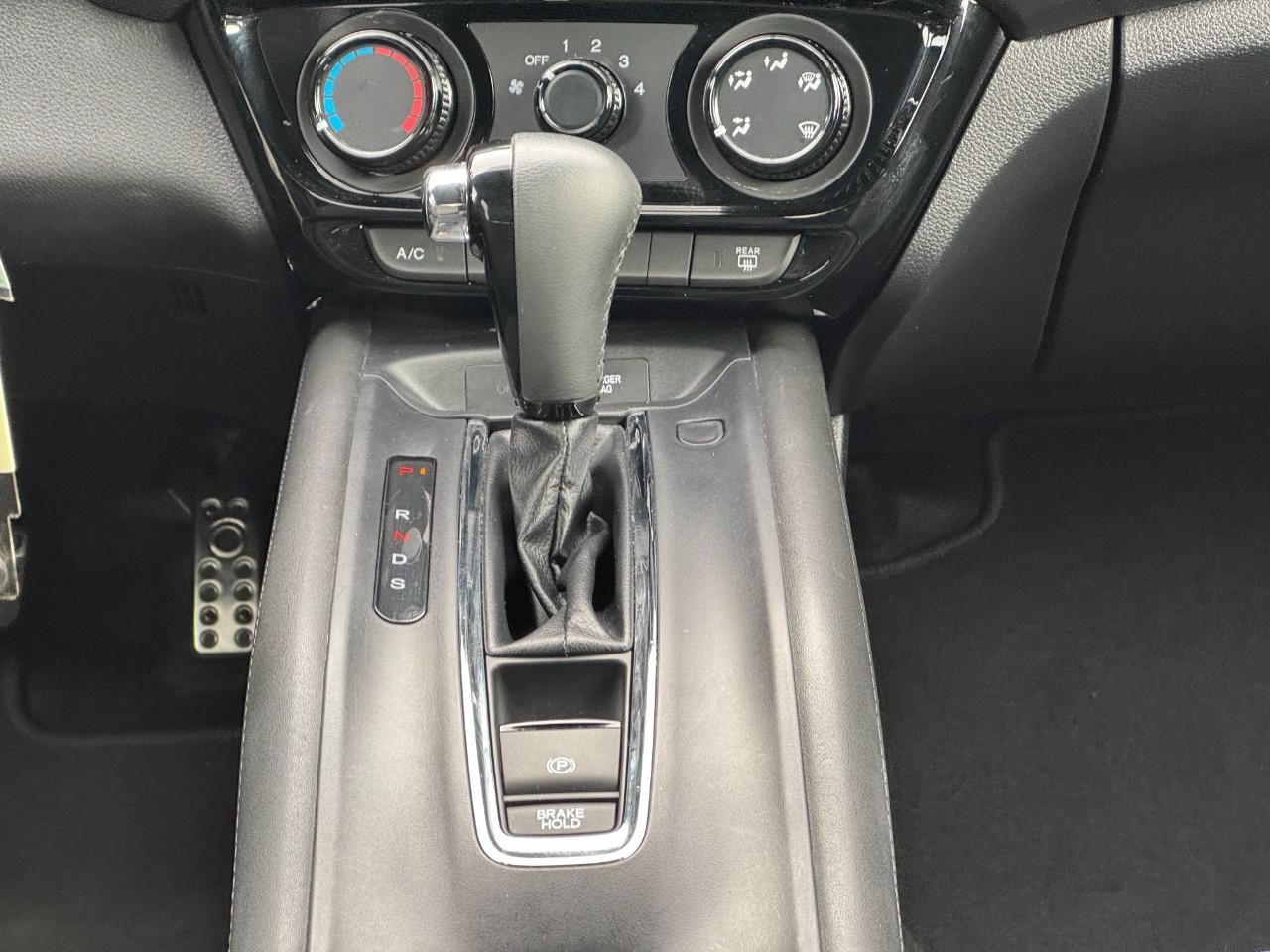 Honda HR-V Vehicle Full-screen Gallery Image 14