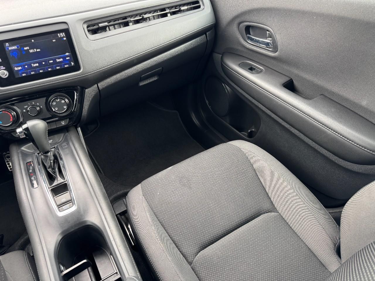 Honda HR-V Vehicle Full-screen Gallery Image 15