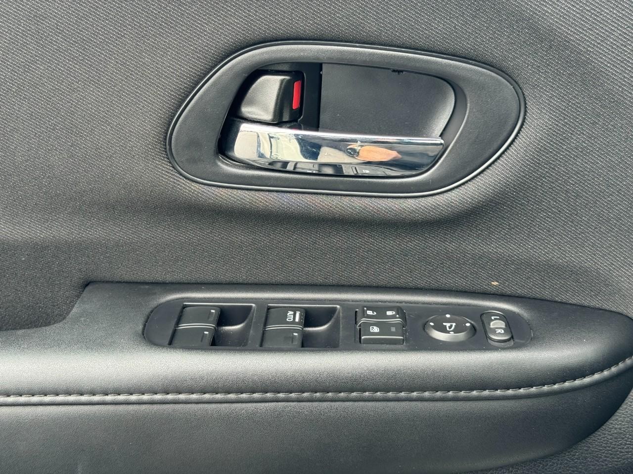 Honda HR-V Vehicle Full-screen Gallery Image 21