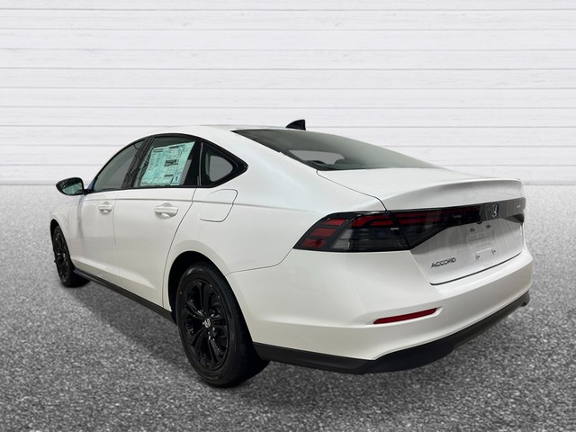 Honda Accord Sedan Vehicle Full-screen Gallery Image 03