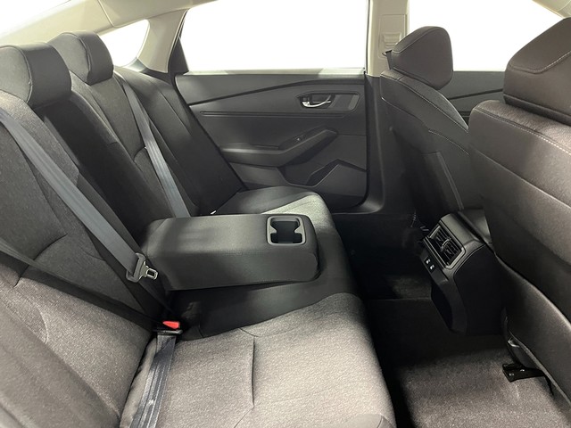 Honda Accord Sedan Vehicle Full-screen Gallery Image 25
