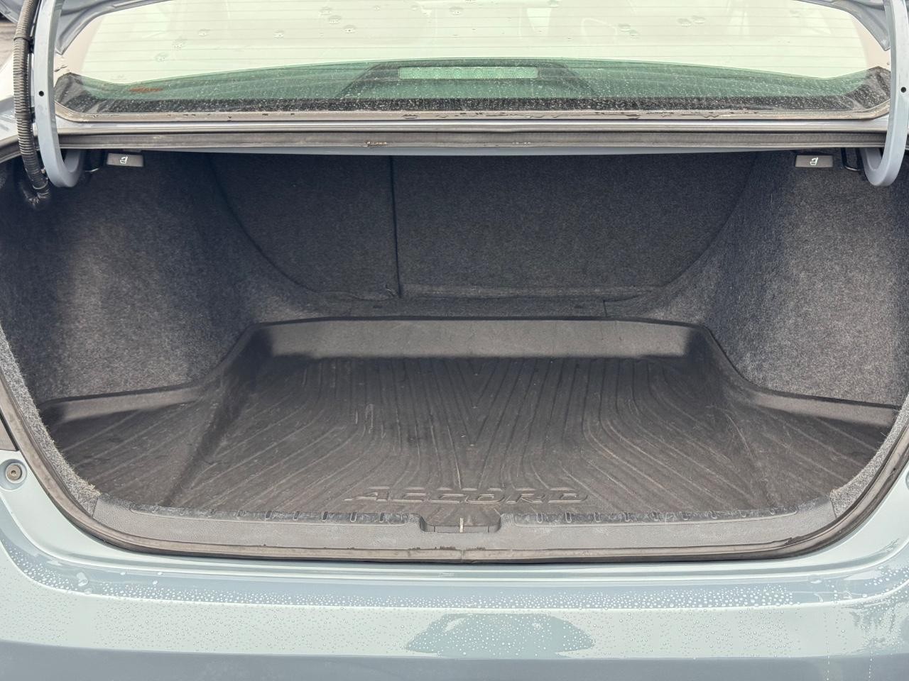 Honda Accord Sedan Vehicle Full-screen Gallery Image 04