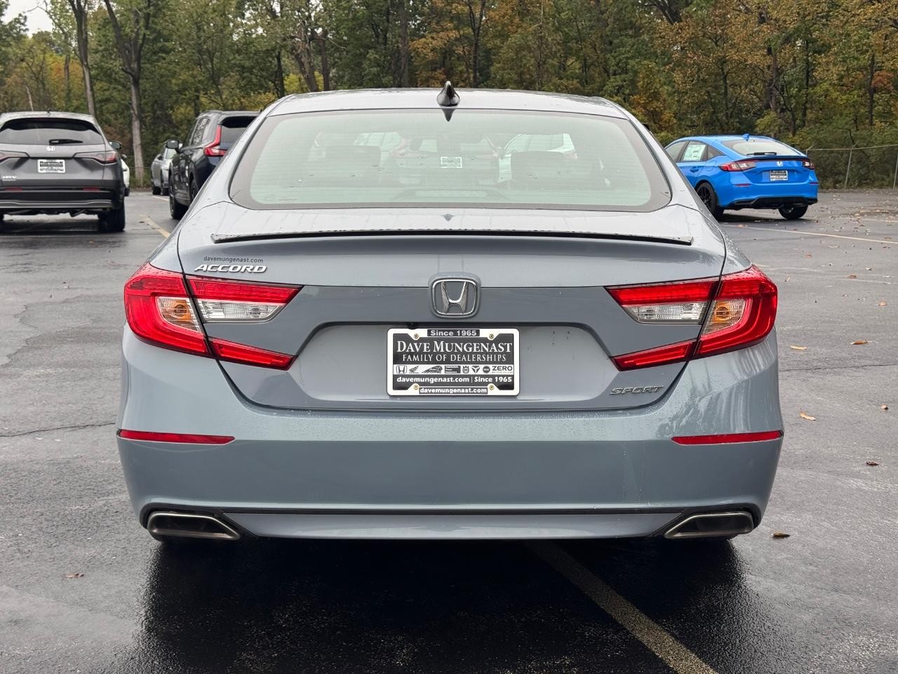 Honda Accord Sedan Vehicle Full-screen Gallery Image 05