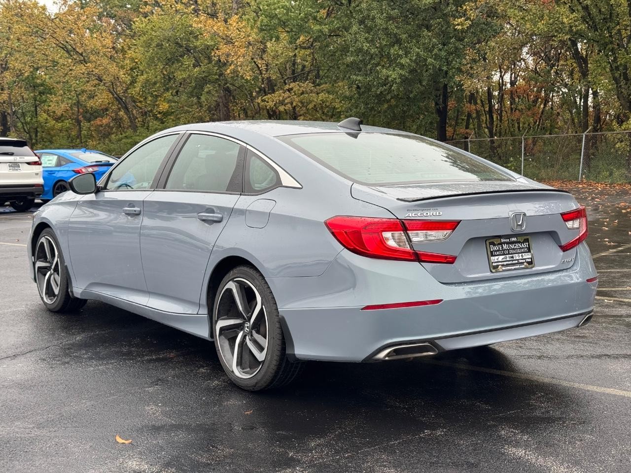 Honda Accord Sedan Vehicle Full-screen Gallery Image 06