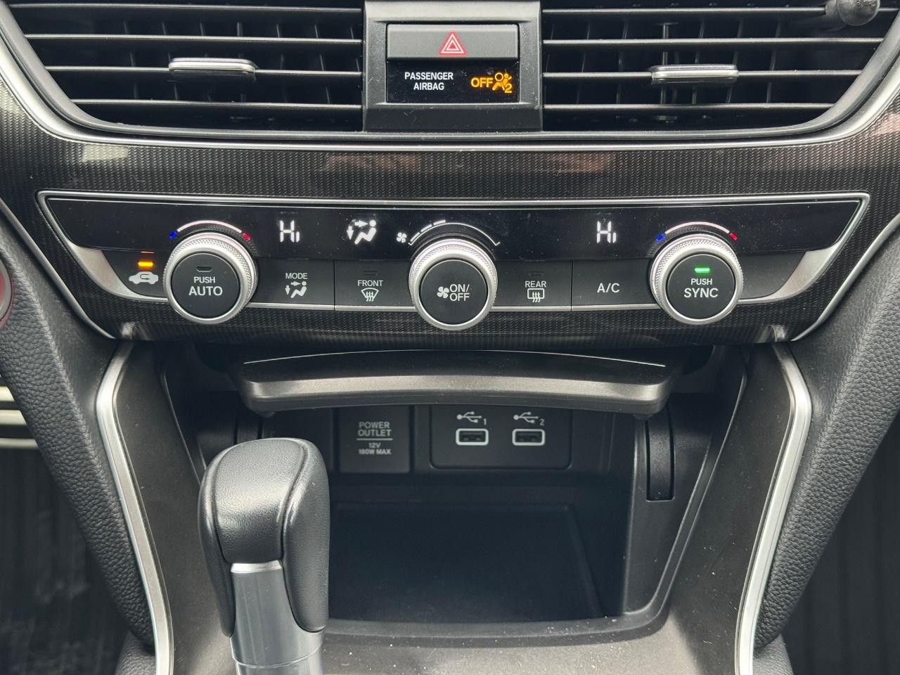 Honda Accord Sedan Vehicle Full-screen Gallery Image 14