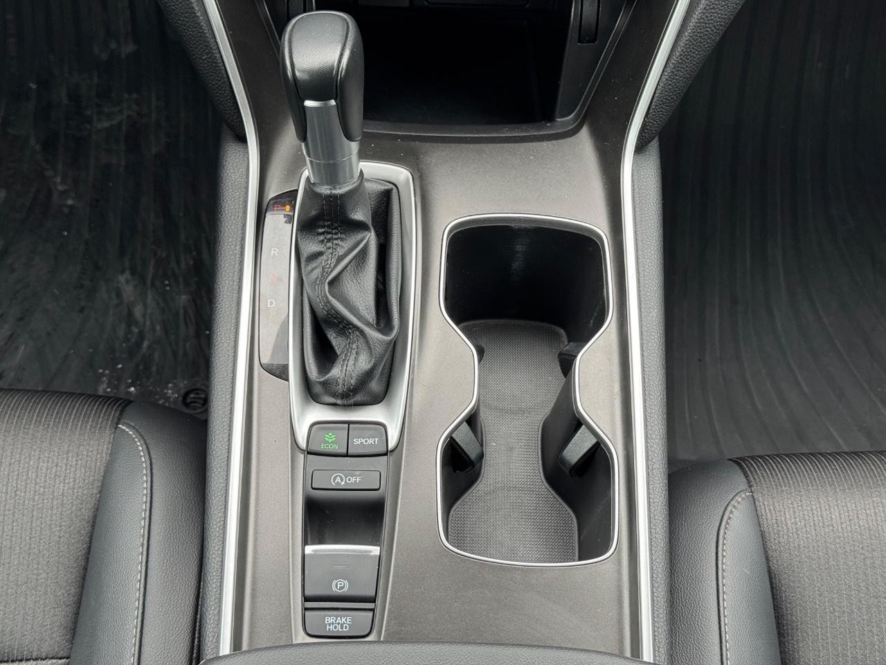 Honda Accord Sedan Vehicle Full-screen Gallery Image 15