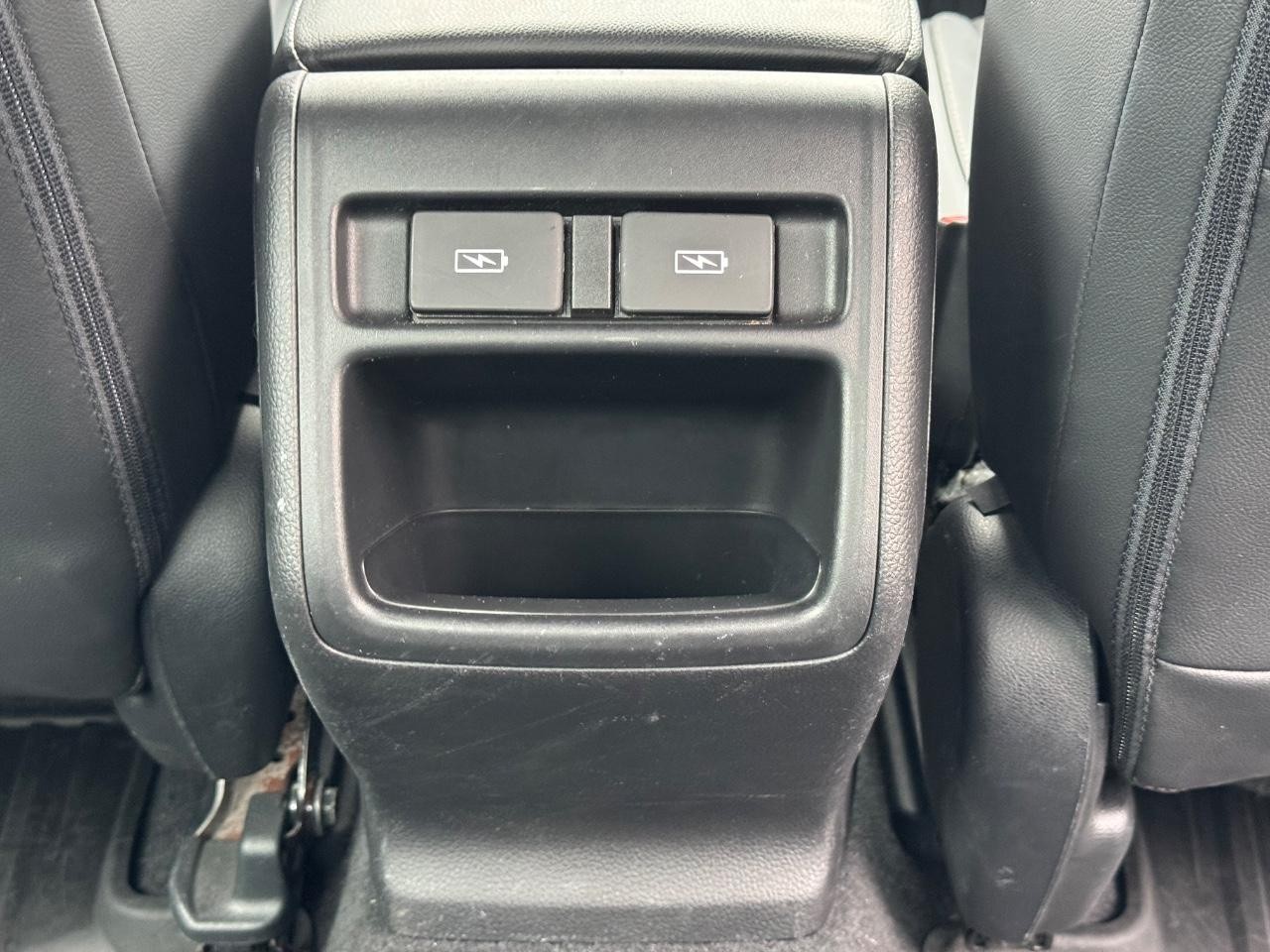 Honda Accord Sedan Vehicle Full-screen Gallery Image 16