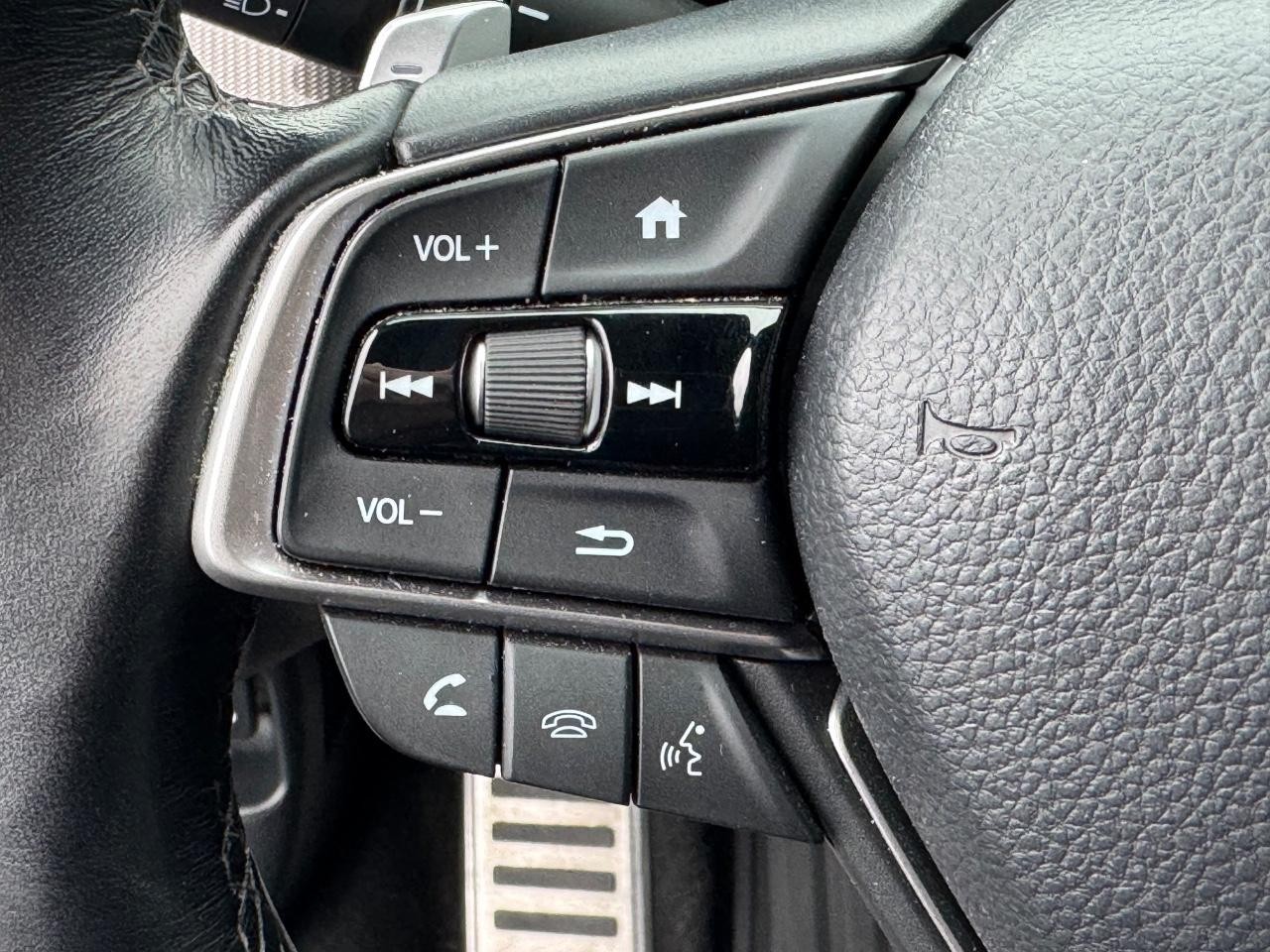 Honda Accord Sedan Vehicle Full-screen Gallery Image 20