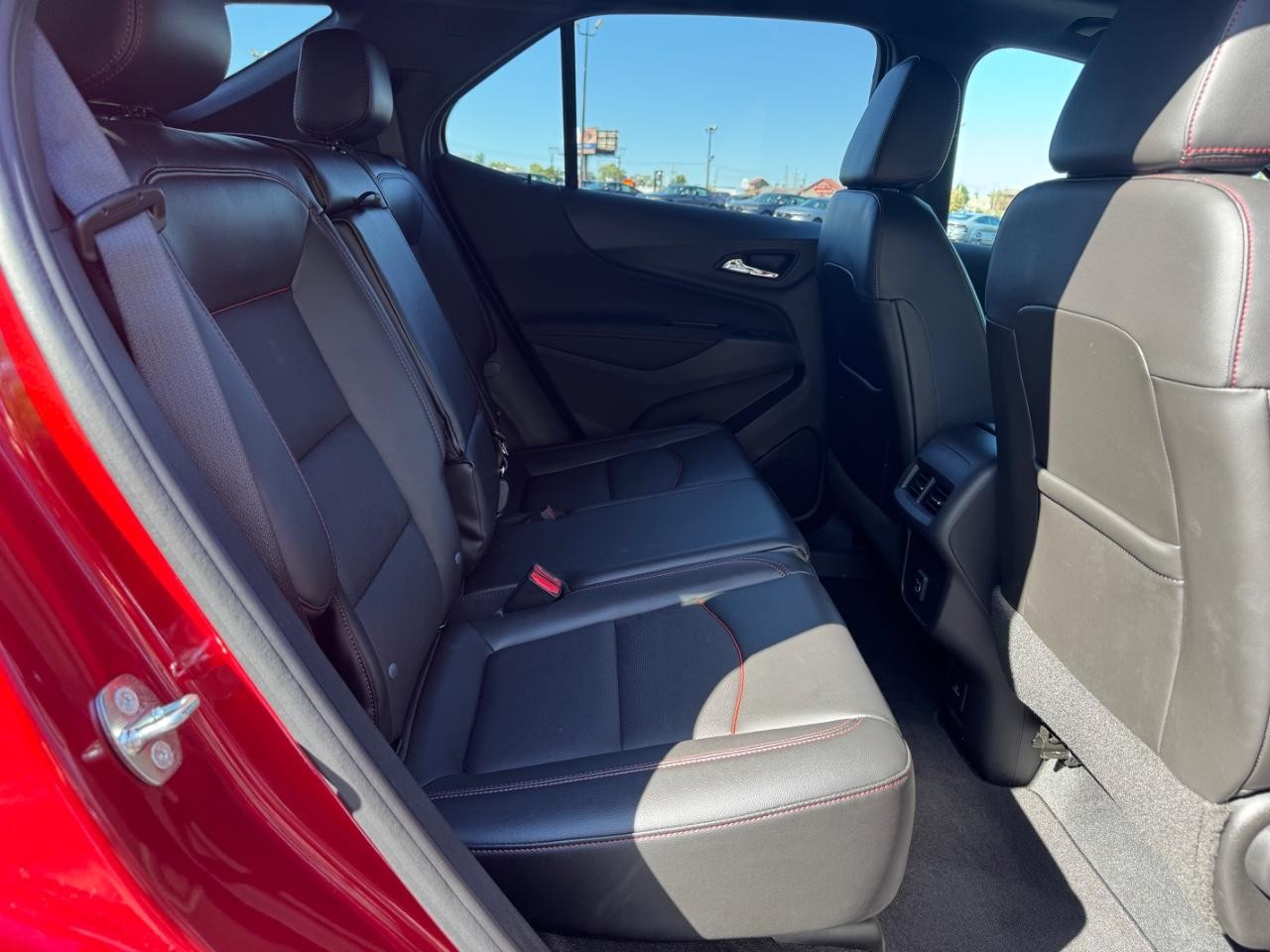 Chevrolet Equinox Vehicle Full-screen Gallery Image 10