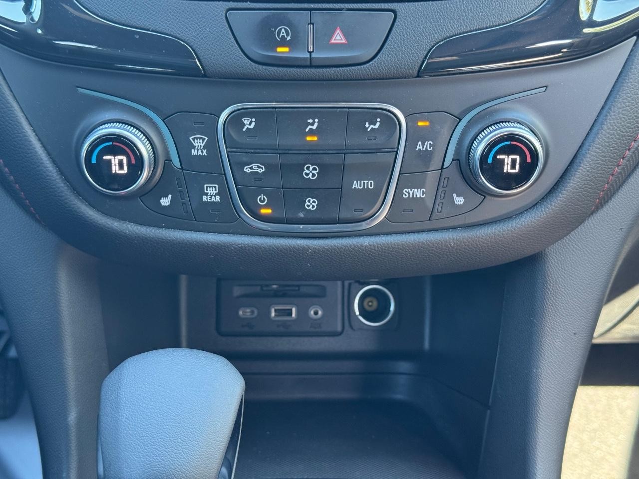 Chevrolet Equinox Vehicle Full-screen Gallery Image 14