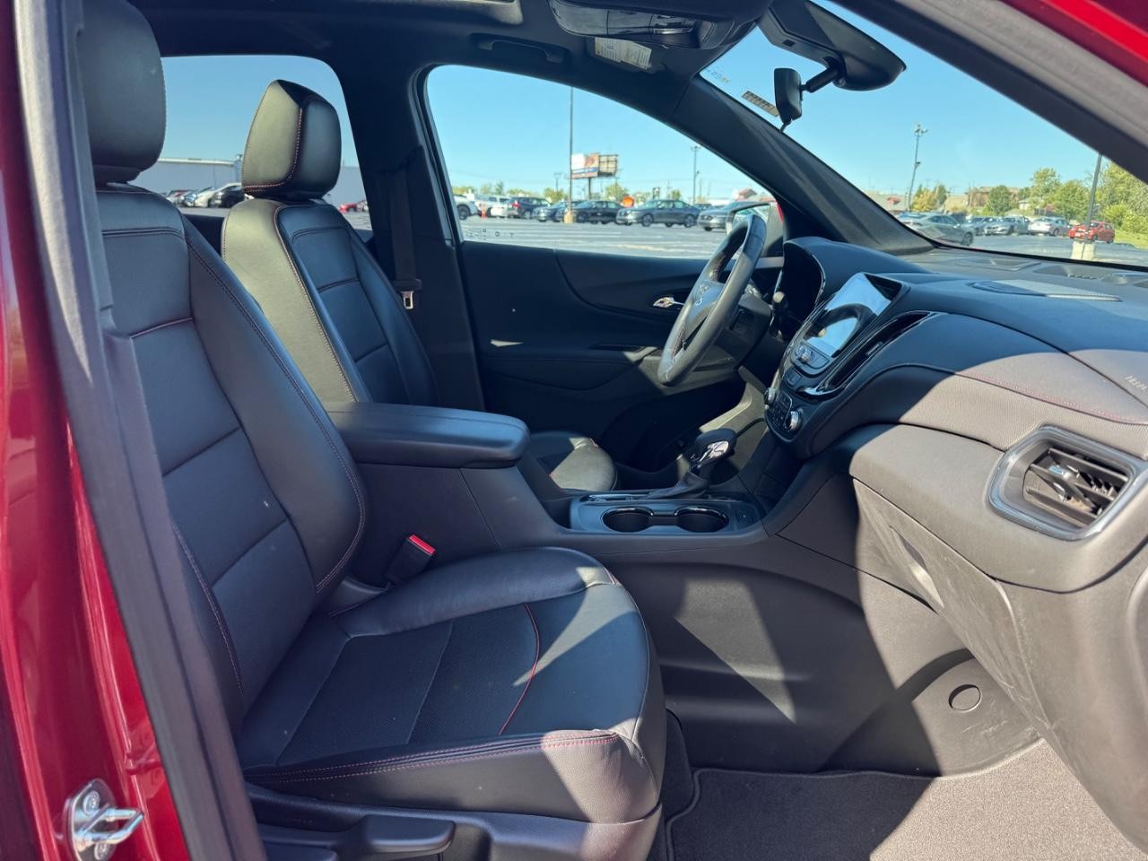 Chevrolet Equinox Vehicle Full-screen Gallery Image 17