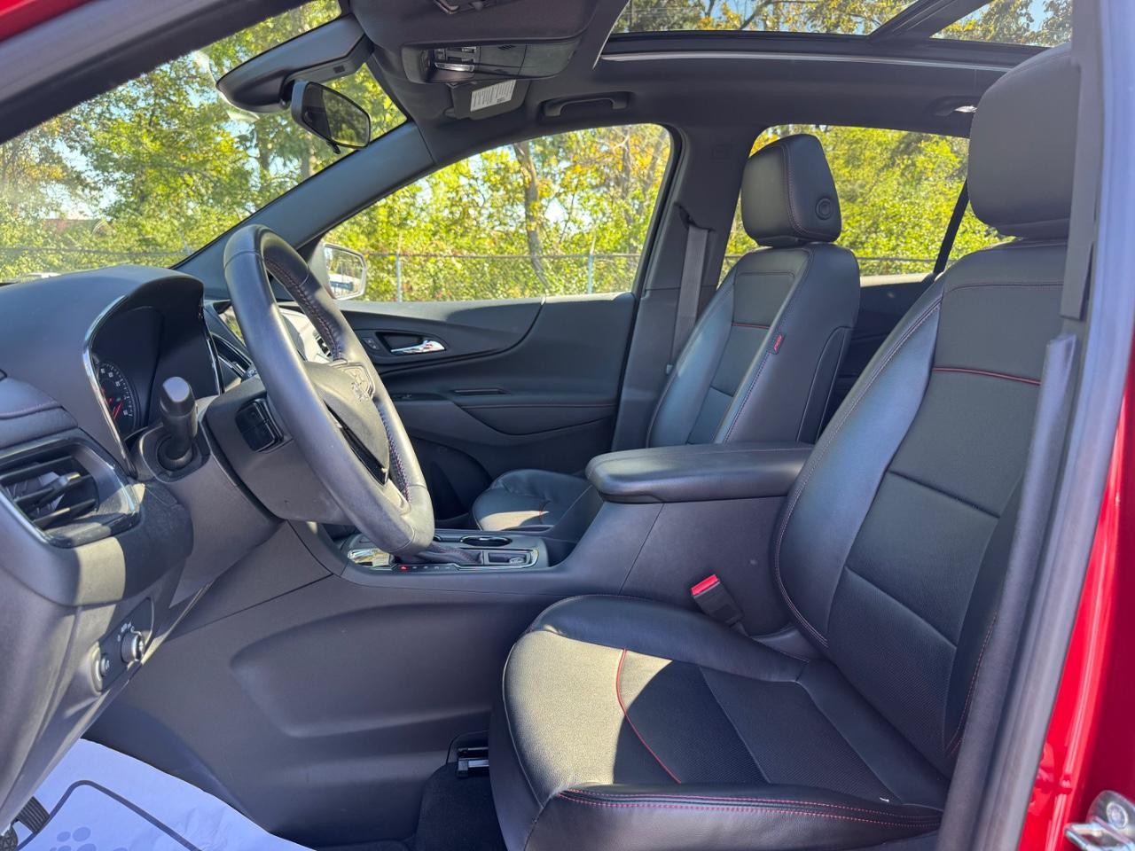 Chevrolet Equinox Vehicle Full-screen Gallery Image 18