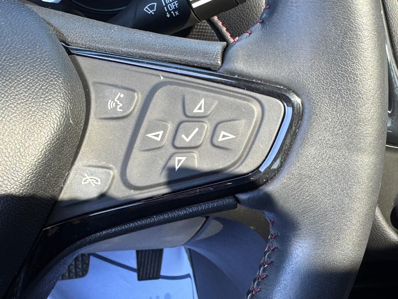 Chevrolet Equinox Vehicle Full-screen Gallery Image 22