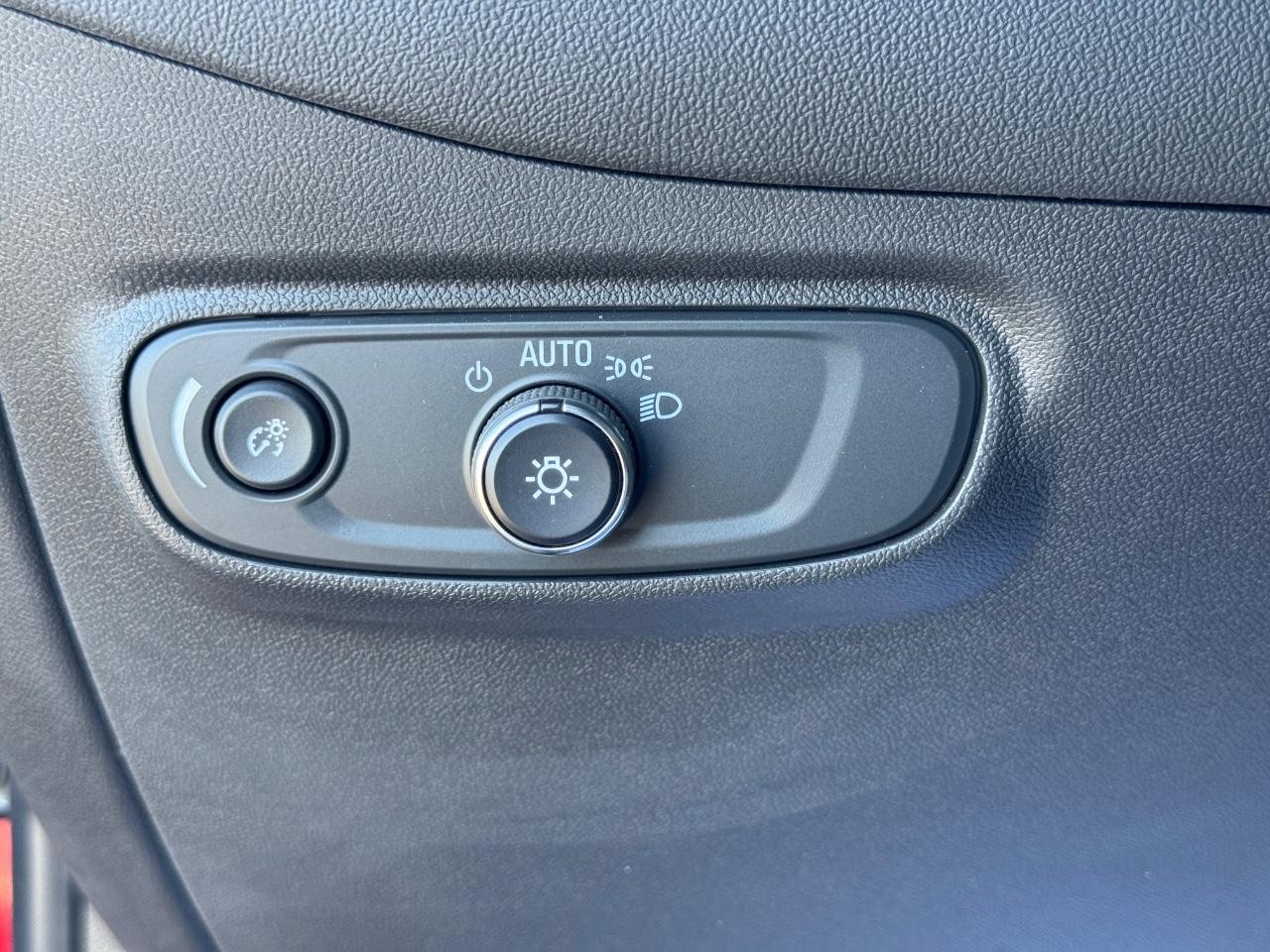 Chevrolet Equinox Vehicle Full-screen Gallery Image 23