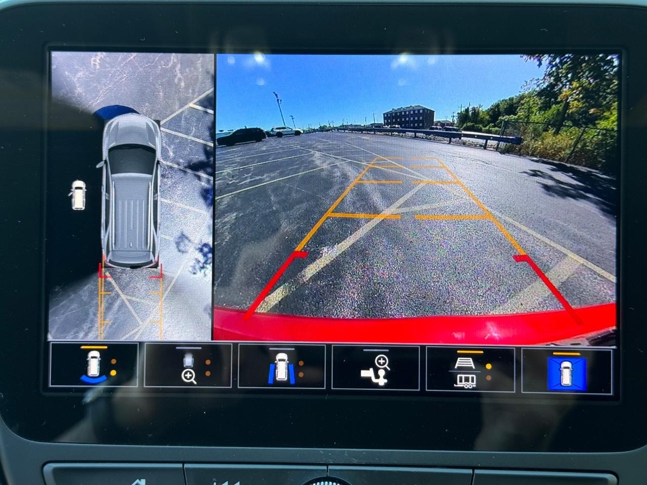 Chevrolet Equinox Vehicle Full-screen Gallery Image 24