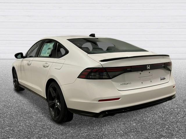 Honda Accord Hybrid Vehicle Full-screen Gallery Image 03