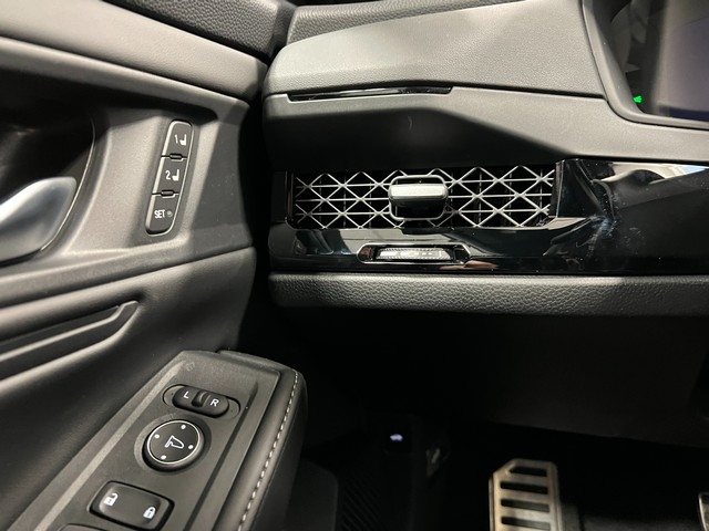 Honda Accord Hybrid Vehicle Full-screen Gallery Image 18