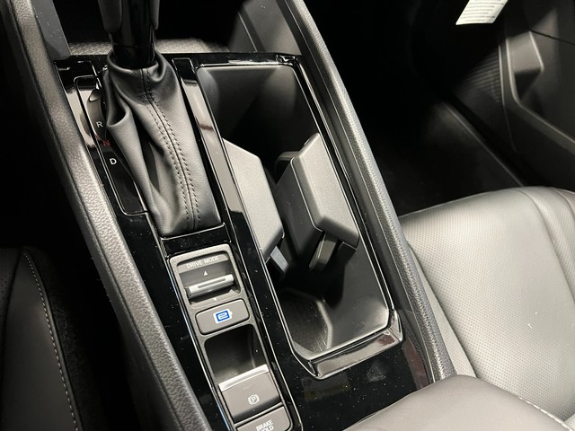 Honda Accord Hybrid Vehicle Full-screen Gallery Image 19