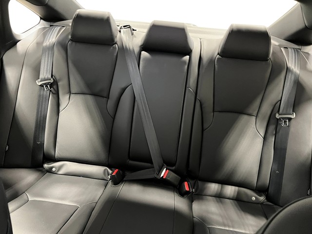 Honda Accord Hybrid Vehicle Full-screen Gallery Image 26