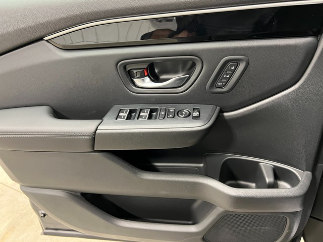 Honda Pilot Vehicle Full-screen Gallery Image 15