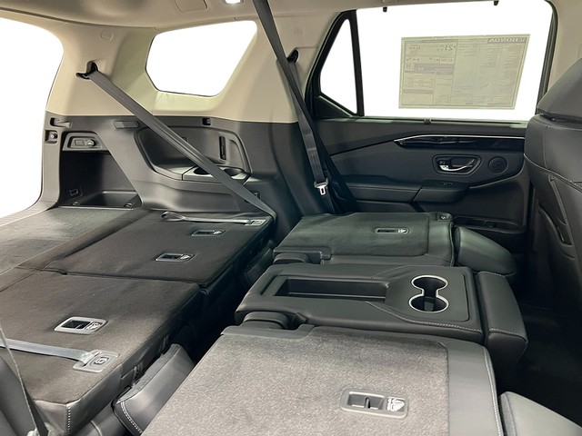 Honda Pilot Vehicle Full-screen Gallery Image 36