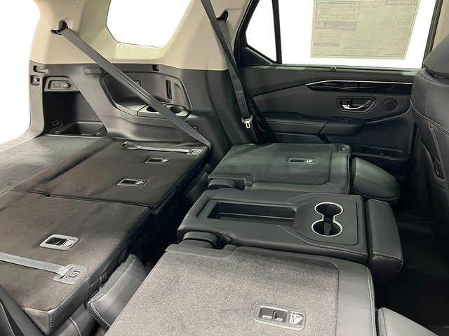 Honda Pilot Vehicle Full-screen Gallery Image 36