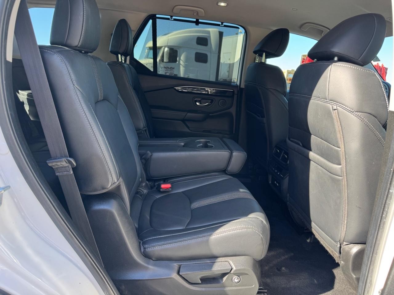 Honda Pilot Vehicle Full-screen Gallery Image 10