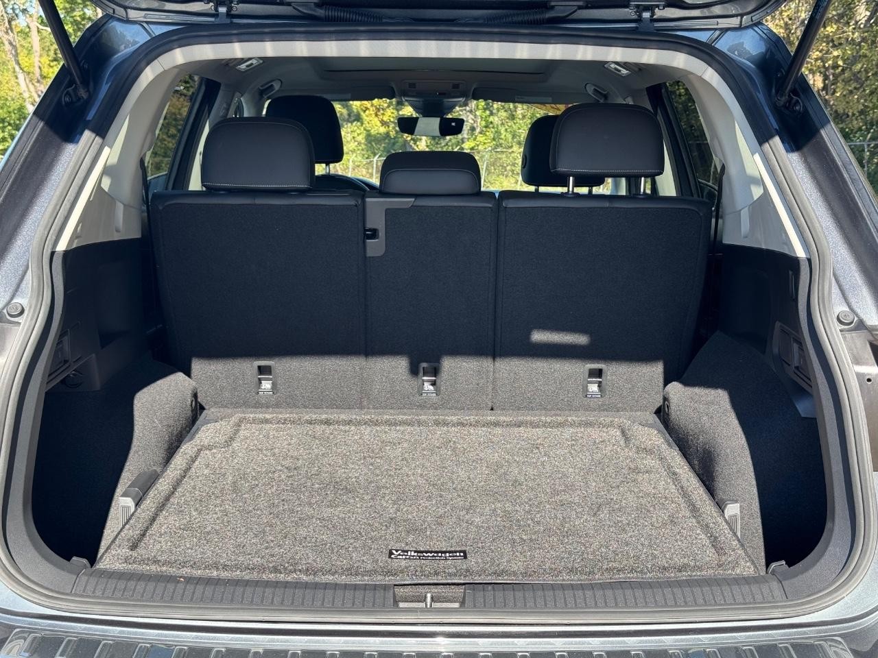 Volkswagen Tiguan Vehicle Full-screen Gallery Image 04